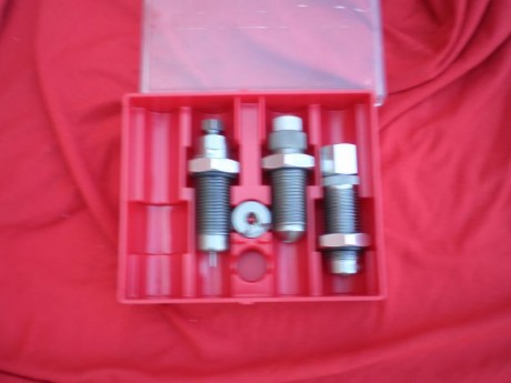 Vendo la prensa Lee Challenger Breech Lock acero, también juegos de dais del 25 acp, 32 acp, 9 corto y 21