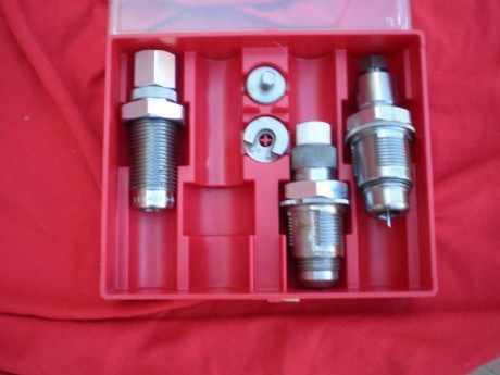 Vendo la prensa Lee Challenger Breech Lock acero, también juegos de dais del 25 acp, 32 acp, 9 corto y 31