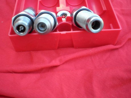 Vendo la prensa Lee Challenger Breech Lock acero, también juegos de dais del 25 acp, 32 acp, 9 corto y 40