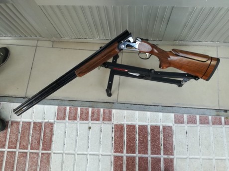 Hola, un amigo que no se maneja bien por Internet pone en venta una escopeta MAROCCHI ZERO 3 TRAP doble 01