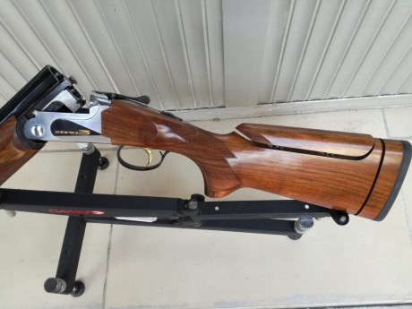 Hola, un amigo que no se maneja bien por Internet pone en venta una escopeta MAROCCHI ZERO 3 TRAP doble 11