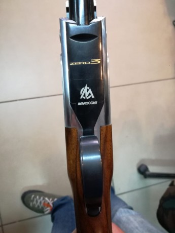 Hola, un amigo que no se maneja bien por Internet pone en venta una escopeta MAROCCHI ZERO 3 TRAP doble 20