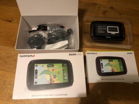 Hola a todos, vendo un navegador para moto Tom Tom Rider 450 nuevo con todos sus accesorio y cables. El 02