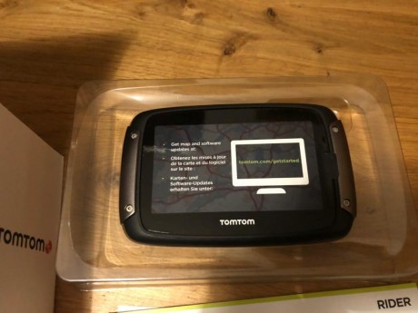 Hola a todos, vendo un navegador para moto Tom Tom Rider 450 nuevo con todos sus accesorio y cables. El 00