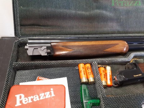  Vendo Perazzi MX8  sin apenas uso ya que fue un regalo ,gatillo bañado en oro 24 K.
   Precio 2500--3000 00