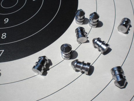 Hola a todos los foristas.
Sólo me quedan 150 maxibalas calibre 45 de 243gn y 450 bolas calibres .454 01