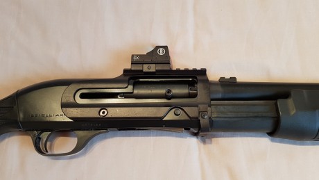 se vende benelli m3 casi nueva, único defecto es que se cayo el punto de mira. Esta equipada con un rail 11