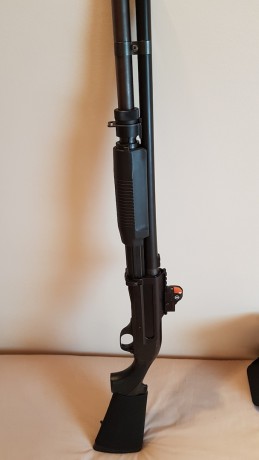 se vende benelli m3 casi nueva, único defecto es que se cayo el punto de mira. Esta equipada con un rail 10
