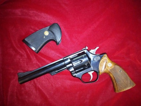 Vendo el poderoso Astra modelo 44 del calibre .44Magnum, pavonado y con cañón de 6" por sólo 250€ 01