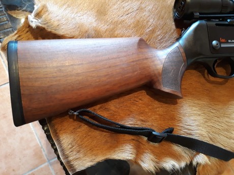   Buenas tardes

Un amigo me pide que le anuncie este rifle:

HK modelo SLB Light calibre 9,3x62. Rifle 10