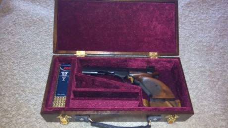 Hola Compañeros: 

 He intentado juntar dos aficiones, el tiro y la ebanistería no se si lo habré conseguido.

 01