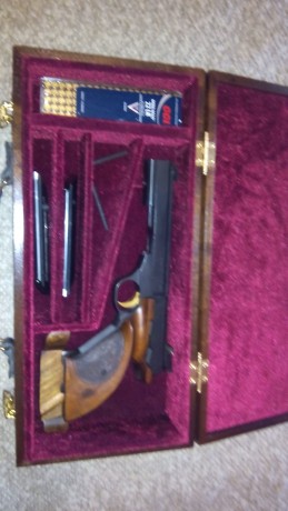 Hola Compañeros: 

 He intentado juntar dos aficiones, el tiro y la ebanistería no se si lo habré conseguido.

 00