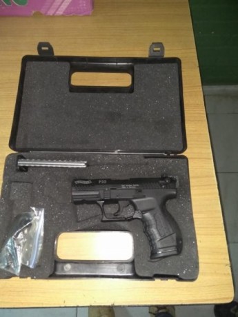 Hola. Un amigo vende ésta pistola, dos cargadores y sus accesorios originales. Está en Guipuzcoa, en "F" 00