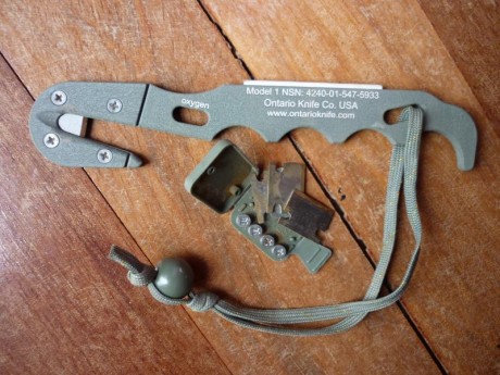 Vendo esta multiherramienta de la casa americana Ontario.
Fabricada en nitruro de titanio, mide 17 cm 01