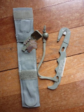 Vendo esta multiherramienta de la casa americana Ontario.
Fabricada en nitruro de titanio, mide 17 cm 00