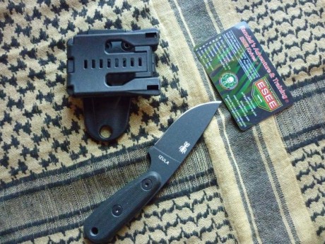 Este cuchillo me lo trajo un compañero de Kuwait, comprado en un PX americano (son una especie de tiendas 00