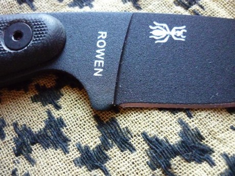 Este cuchillo me lo trajo un compañero de Kuwait, comprado en un PX americano (son una especie de tiendas 11