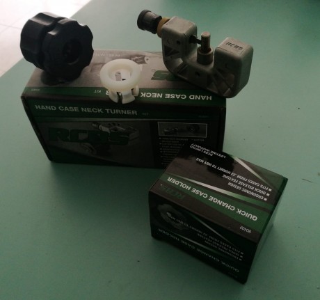 Se venden :

- Neck turner con cuchilla y micrómetro para conformar el cuello con dos pilot del 308W y 10