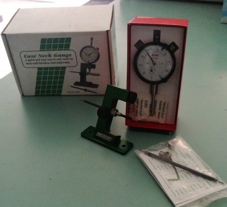 Se venden :

- Neck turner con cuchilla y micrómetro para conformar el cuello con dos pilot del 308W y 20