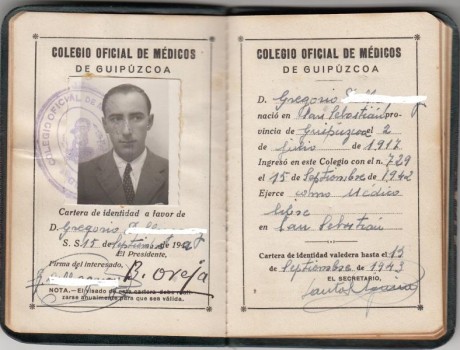  EN RECUERDO Y HOMENAJE A LOS QUE YA NO ESTÁN. 

Si pones en  GOOGLE    PASAPORTES EN LA MEMORIA   da 71