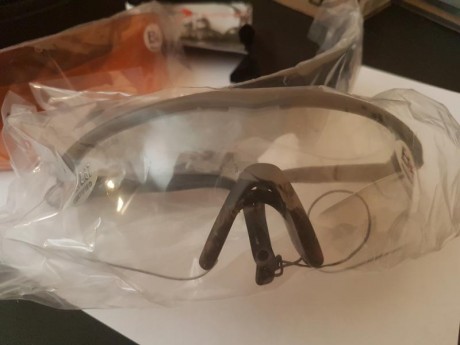 Vendo gafas marca Bobster con nivel de protección Ansi Z87, tiene tres juegos de lentes una transparente, 00