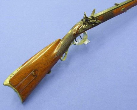 Voy a colocar unas fotos de un arma larga alemana de llave de mecha del siglo XVI. 90