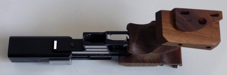 Se vende pardini HP 32 en su estuche original, accesorios y 2 cargadores, el arma tiene algunas marcas 20