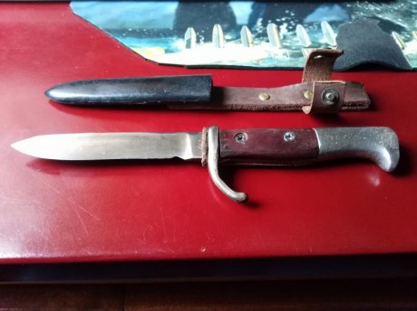 pues lo dicho,aunque por lo que veo parece mas bien un cuchillo de trinchera y por la forma de la guardia 02