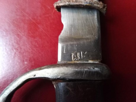 pues lo dicho,aunque por lo que veo parece mas bien un cuchillo de trinchera y por la forma de la guardia 01