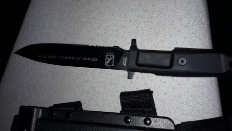 Vendo estos tres cuchillos extrema ratio chinolis.una bayoneta tipo tanto con funda Pernera , 17cm de 22