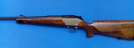 BLASER R8 MADERA:
Maderas grado 2. 
Culata con carrillera bávara y cantonera de goma.  
Postizo negro 01