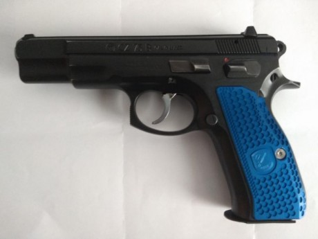 Hola amigos! ya que se muestran tantas armas buenas creo que a los propietarios de una cz 75 se nos tendría 140