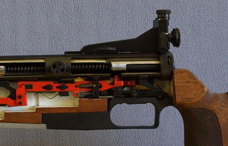 Este sistema lo utiliza Diana en varias de sus armas: carabinas 60, 70, 75 ; pistolas 6, 10. 
Consiste 11