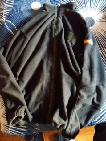 Talla M, parka, pantalón y bolsa de transporte. Ajustable en pernera y cintura. Nuevo a estrenar.

Regalo 50