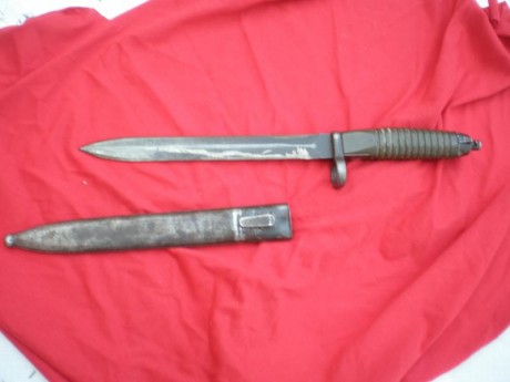 Buenos me quito de tres bayonetas, dos francesas y una turca reafilada
No le veo marcas por ningún sitio 31