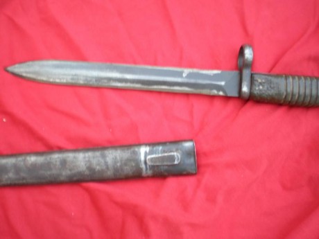 Buenos me quito de tres bayonetas, dos francesas y una turca reafilada
No le veo marcas por ningún sitio 30