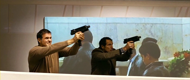 Compañeros,

En vista de las ganas de algunos (Elcafe, Wilcow, Vrakk, etc) por adivinar armas de películas 30