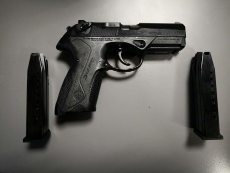 Un compañero vende  Beretta PX4 Storm con muy poco uso ya que la misma ha sido usada para servicio por 01