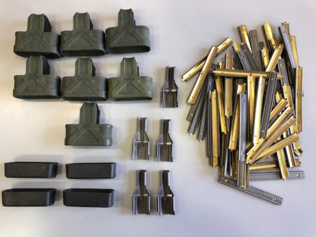 Lote de varios accesorios NUEVOS para cargadores de AR-15.
SOLO se vende el LOTE COMPLETO. 
Se puede ver 00