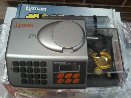 se vende bascula de precision digital dosificadora Lyman 1200 dps 3
NUEVA 00
