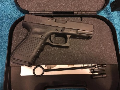 Vendo glock 19 gen 4 sin apenas uso, unos 60 cartuchos. Incluye funda y 5 cargadores. Sin marcas, ni roces, 00