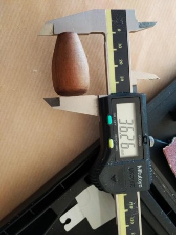 Se venden bolas de cerrojo torneadas en madera curada de olivo, unas de las maderas mas duras y resistentes 12