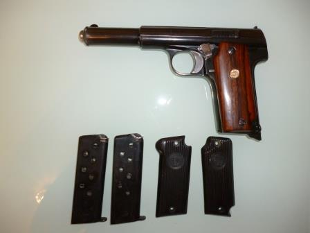 Se vende pistola ASTRA 400 modelo República Española con fractura en la corredera a la altura de la ventana 01