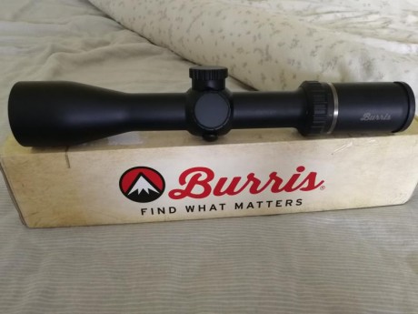 Se vende visor burris fourx 1,5-6x42 con reticula iluminada. Precio 375 euros 00