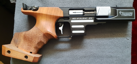 Muy buenas a todos!!!!!!

Vendo esta maravillosa pistola en perfecto estado, como se aprecia en las fotos, 00