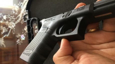 Vendo glock 19 gen 4 sin apenas uso, unos 60 cartuchos. Incluye funda y 5 cargadores. Sin marcas, ni roces, 72