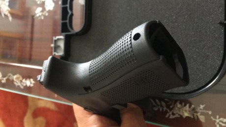 Vendo glock 19 gen 4 sin apenas uso, unos 60 cartuchos. Incluye funda y 5 cargadores. Sin marcas, ni roces, 70