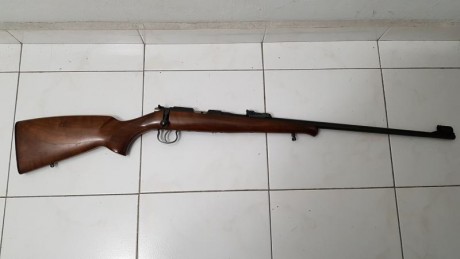 Se vende carabina BRNO (CZ), modelo 2E. En perfecto estado de conservación y de uso. Con un cargador metalico 40