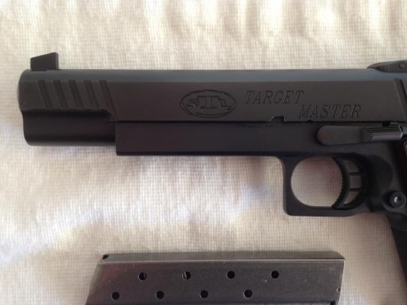   VENDIDA!!   Vendo mi pistola  STI Target Master 6.0 del calibre 9 mm  prácticamente nueva.
Acabado pavonado, 00