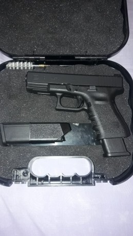 Un compañero vende esta magnífica Glock 19 de 3ª generación. Calibre 9mm. Todo original. Está en perfecto 02